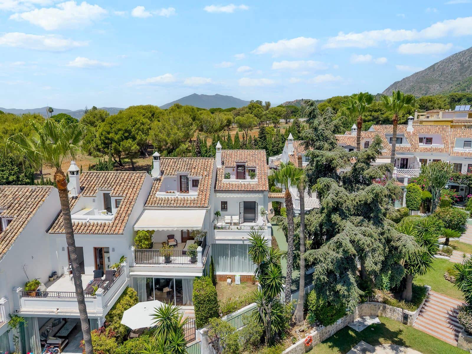 3 bedroom Semi-detached Villa for sale in Marbella - € 1,250,000 (Ref: 9998358)