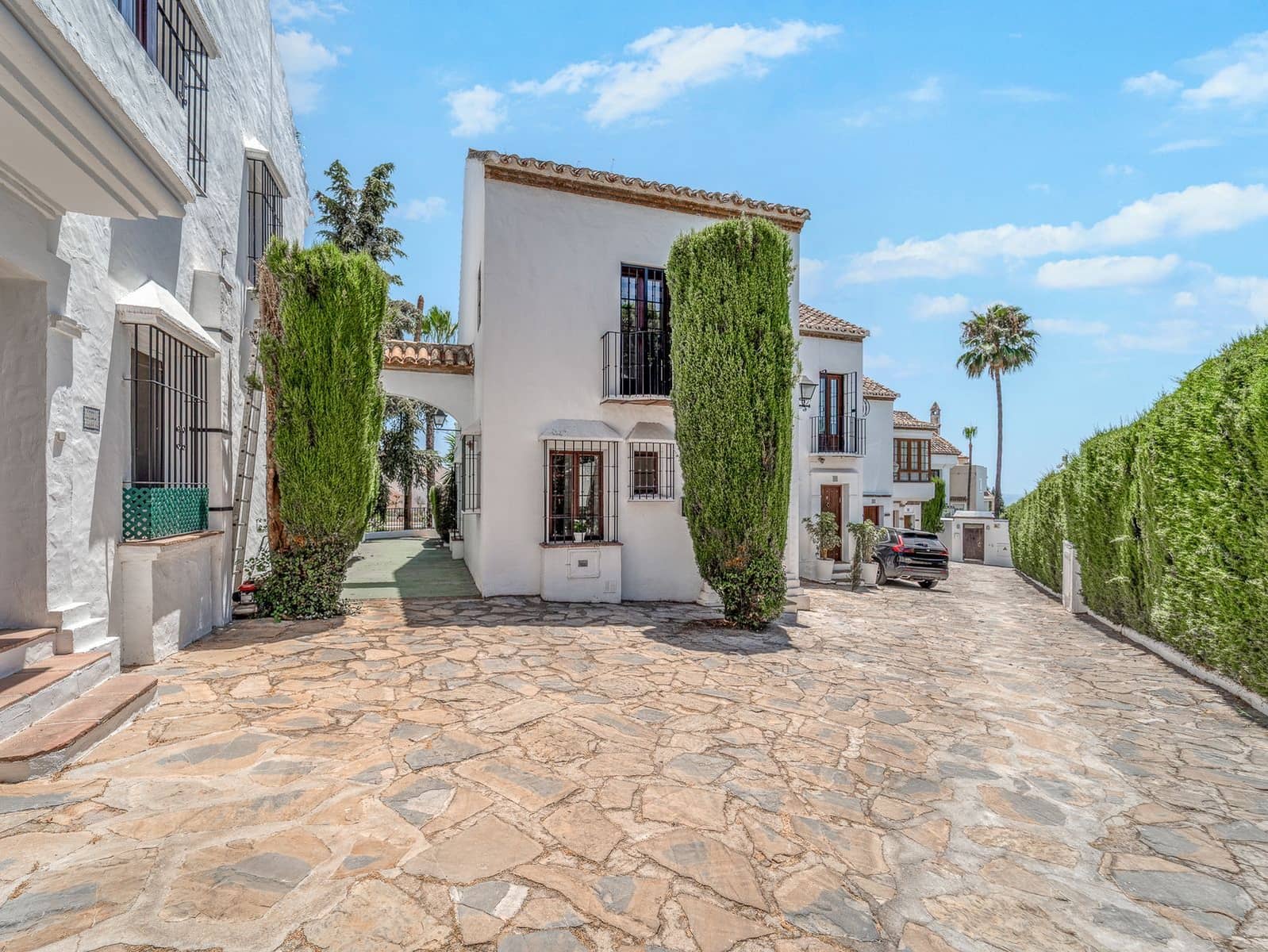 3 bedroom Semi-detached Villa for sale in Marbella - € 1,250,000 (Ref: 9998358)