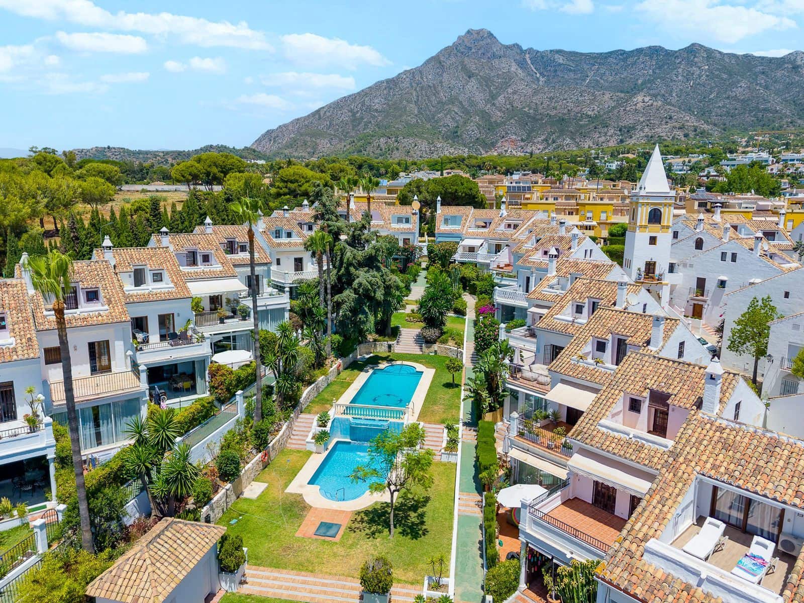3 bedroom Semi-detached Villa for sale in Marbella - € 1,250,000 (Ref: 9998358)