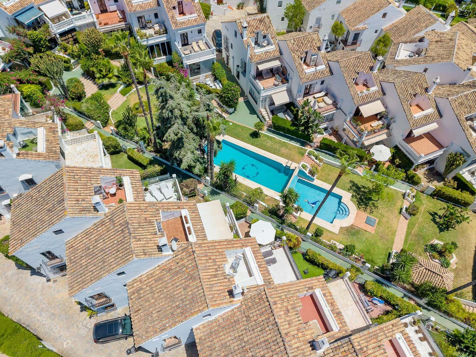 3 bedroom Semi-detached Villa for sale in Marbella - € 1,250,000 (Ref: 9998358)