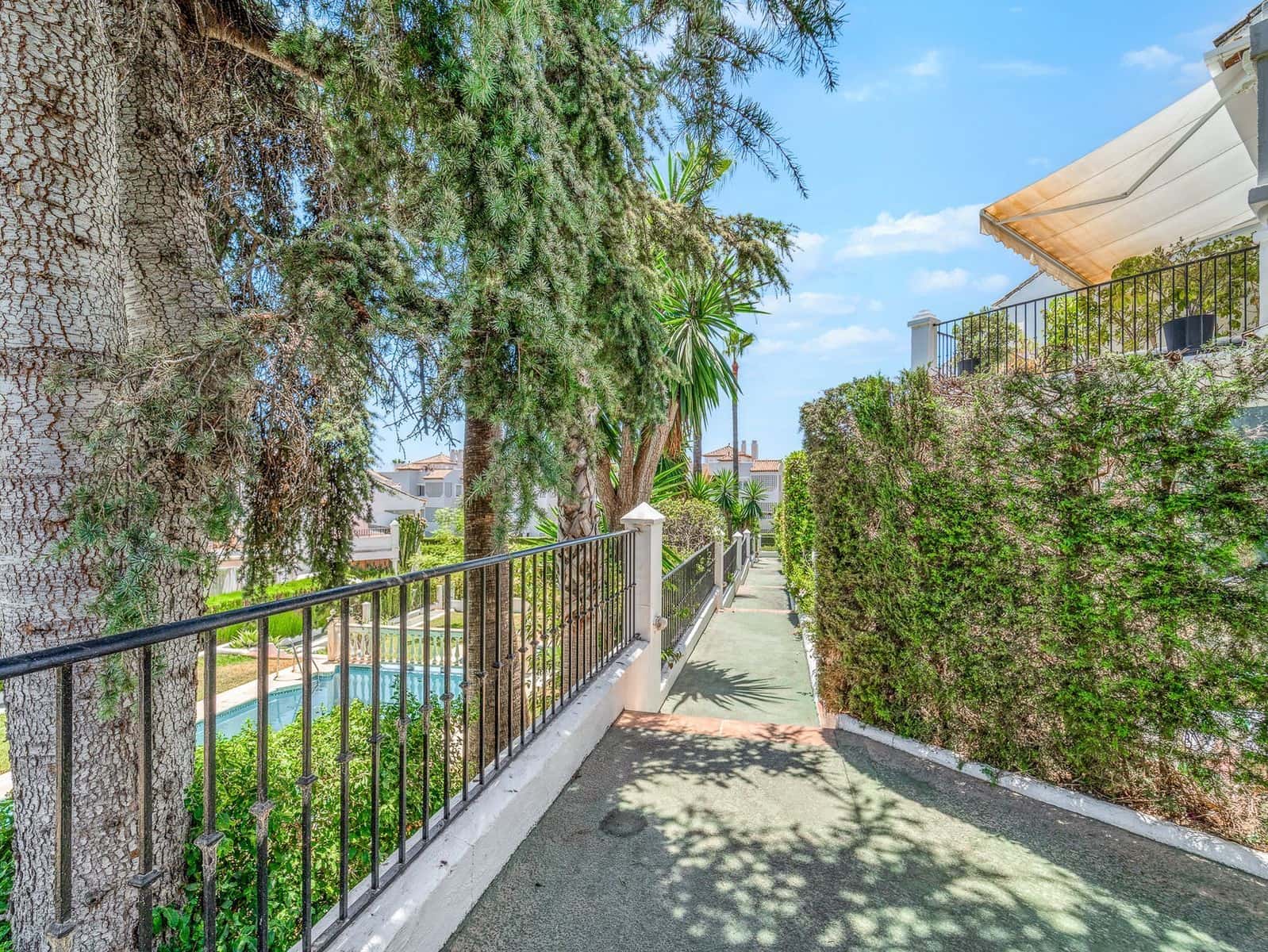 3 bedroom Semi-detached Villa for sale in Marbella - € 1,250,000 (Ref: 9998358)