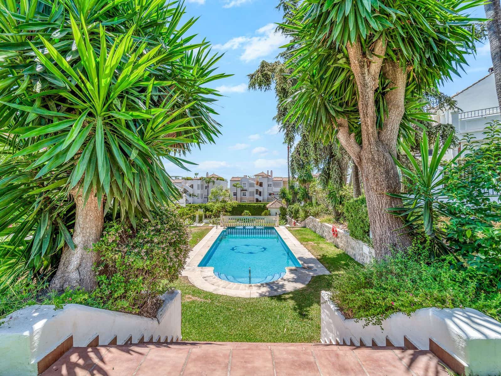 3 bedroom Semi-detached Villa for sale in Marbella - € 1,250,000 (Ref: 9998358)