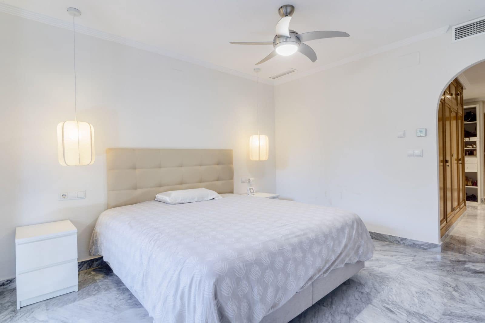 2 slaapkamer Appartement te koop in Golden Mile - € 820.000 (Ref: 9998370)