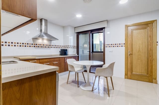 2 slaapkamer Appartement te koop in Golden Mile, Marbella - € 820.000 (Ref: 9998370)