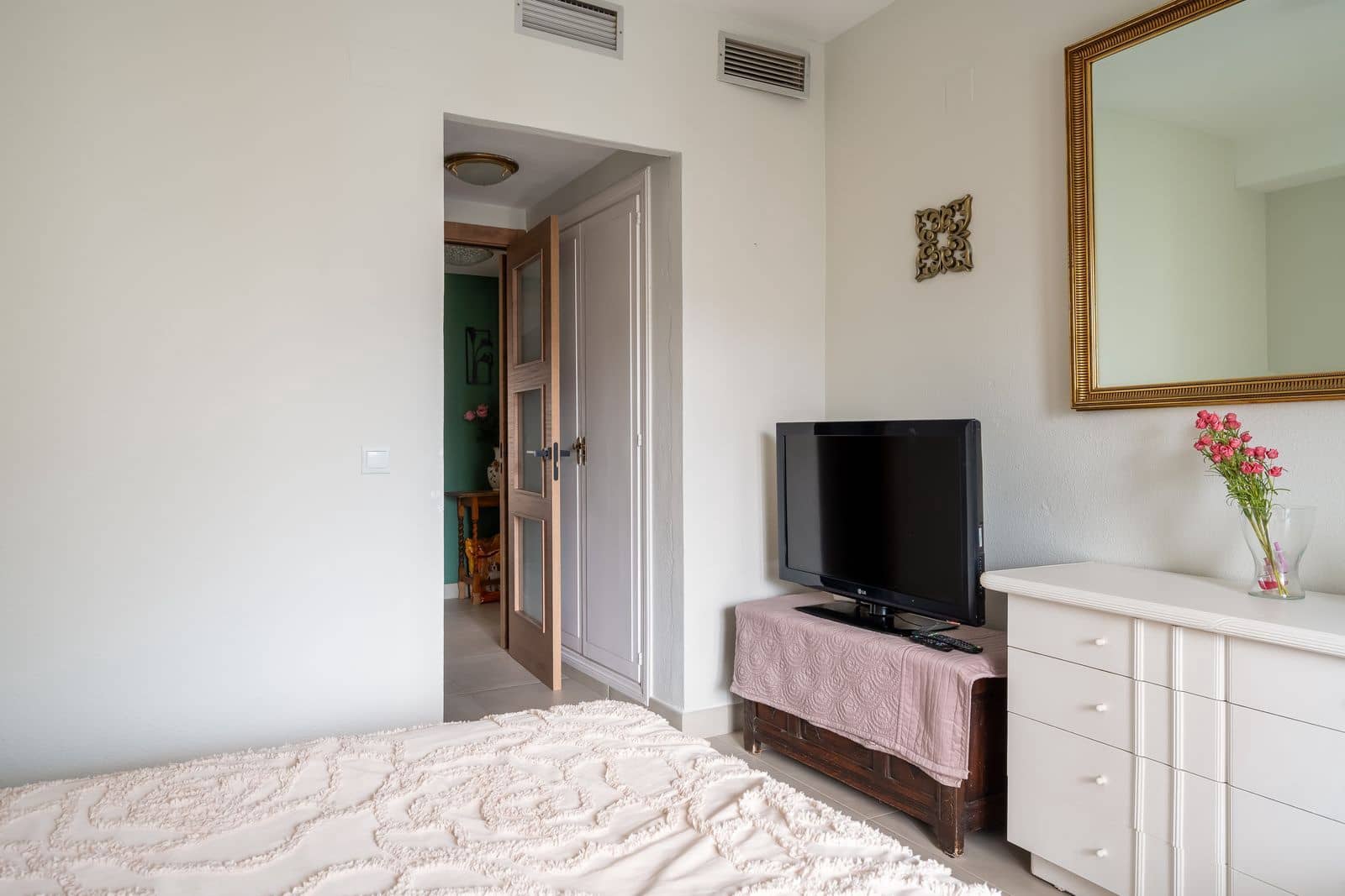 Ático de 3 habitaciones en La Duquesa / Puerto de la Duquesa en venta - 359.000 € (Ref: 9998373)