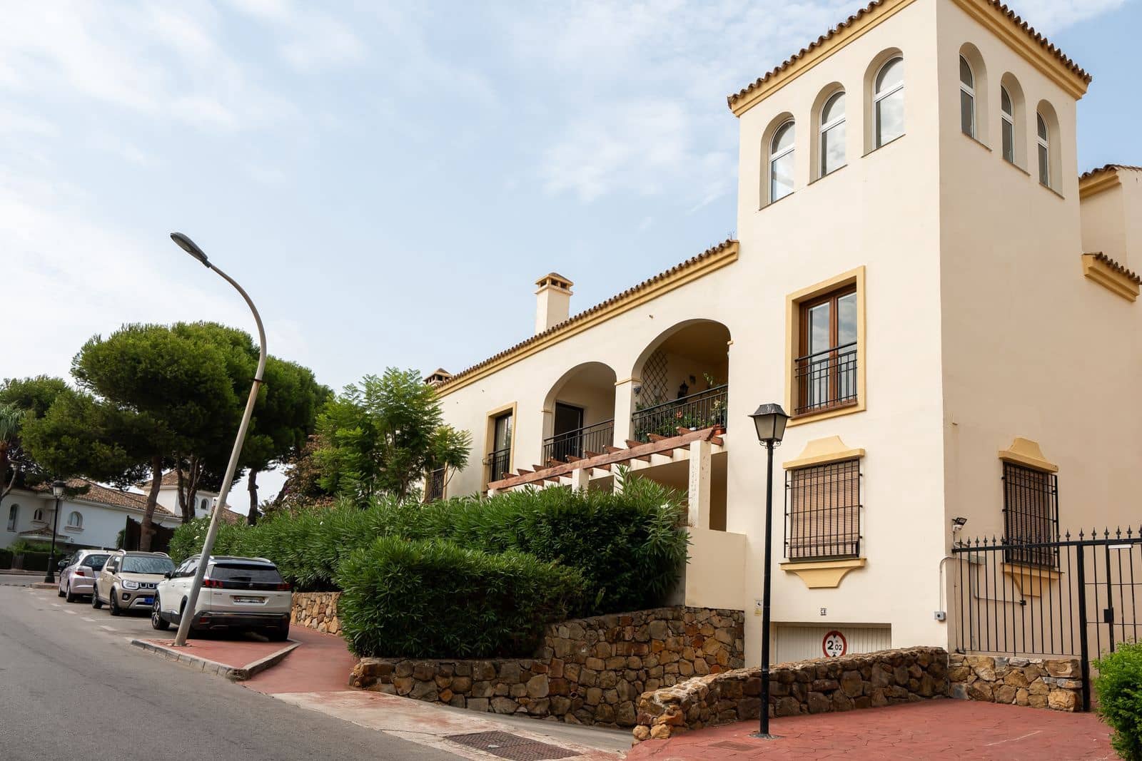Ático de 3 habitaciones en La Duquesa / Puerto de la Duquesa en venta - 359.000 € (Ref: 9998373)