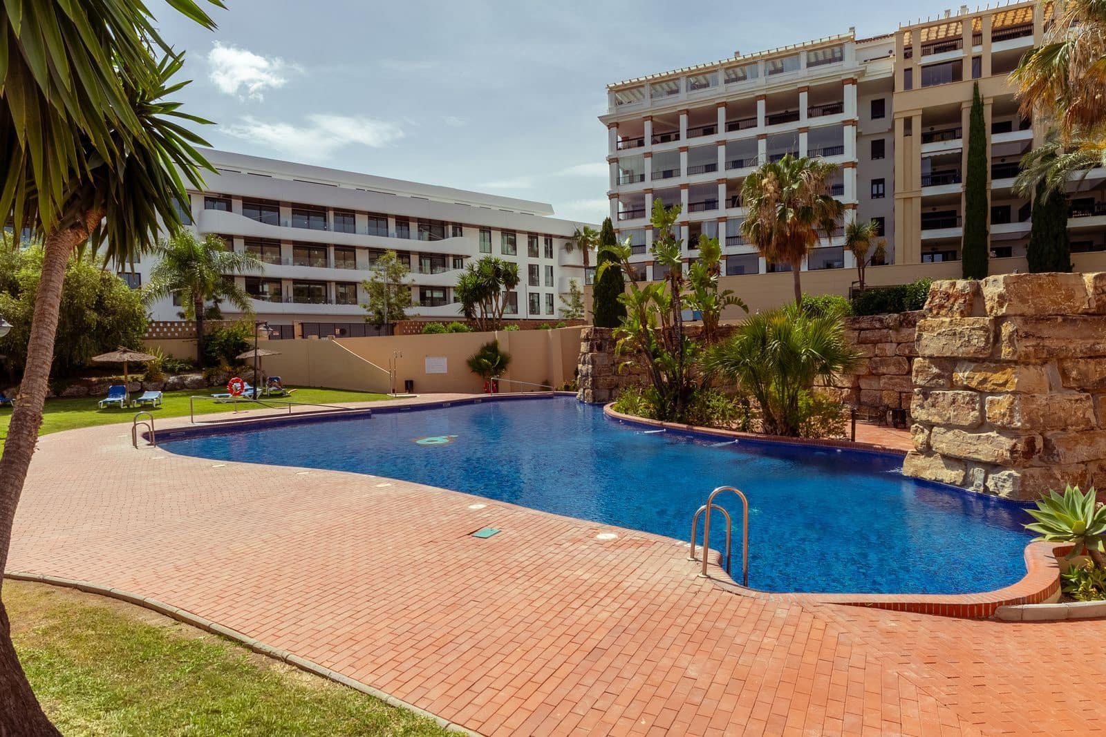 2 bedroom Penthouse for sale in San Pedro de Alcantara - € 1,180,000 (Ref: 9998374)