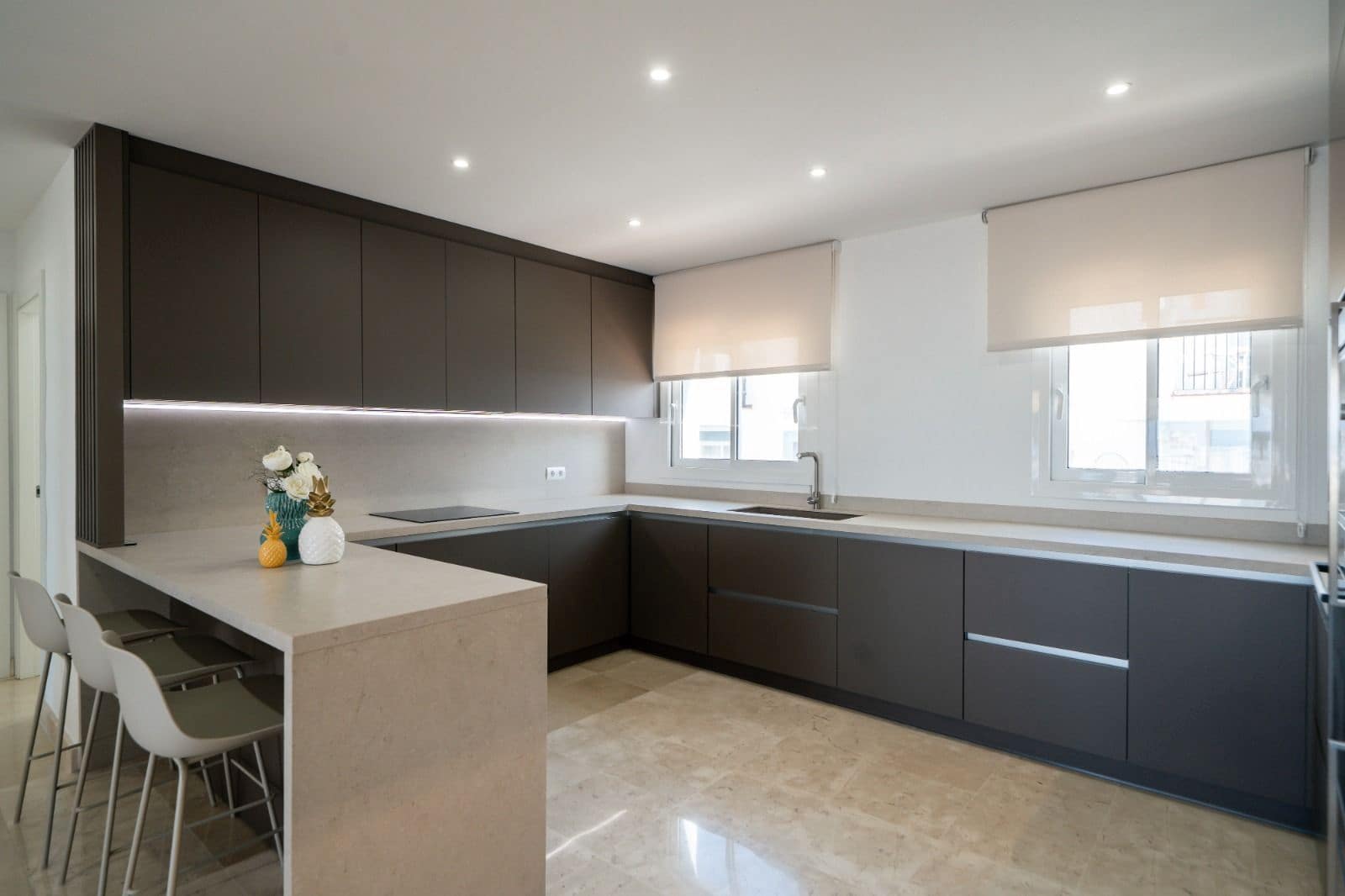 2 bedroom Penthouse for sale in Benahavis - € 685,000 (Ref: 9998376)