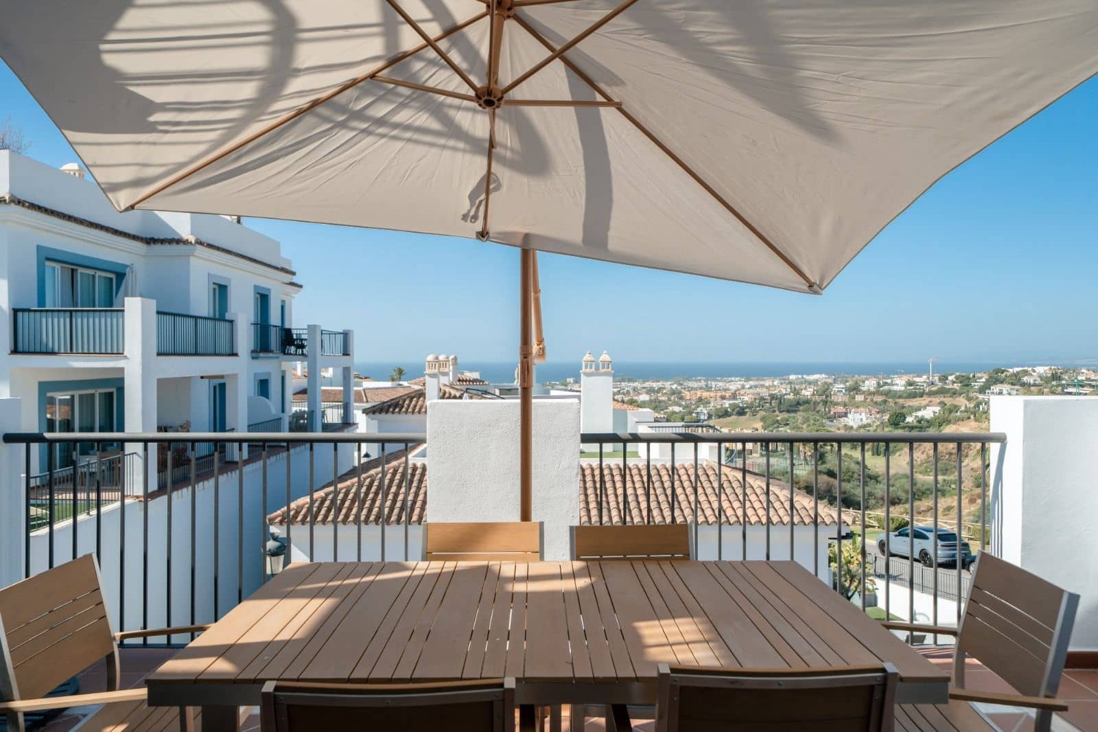 2 bedroom Penthouse for sale in Benahavis - € 685,000 (Ref: 9998376)
