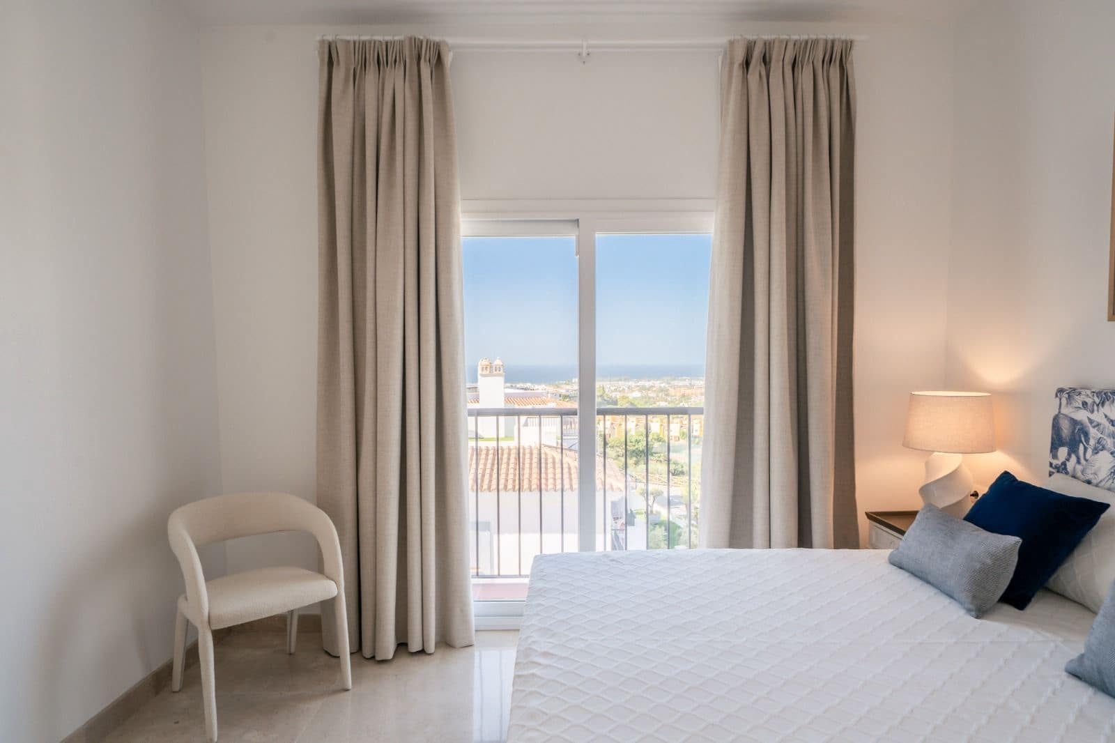 2 bedroom Penthouse for sale in Benahavis - € 685,000 (Ref: 9998376)