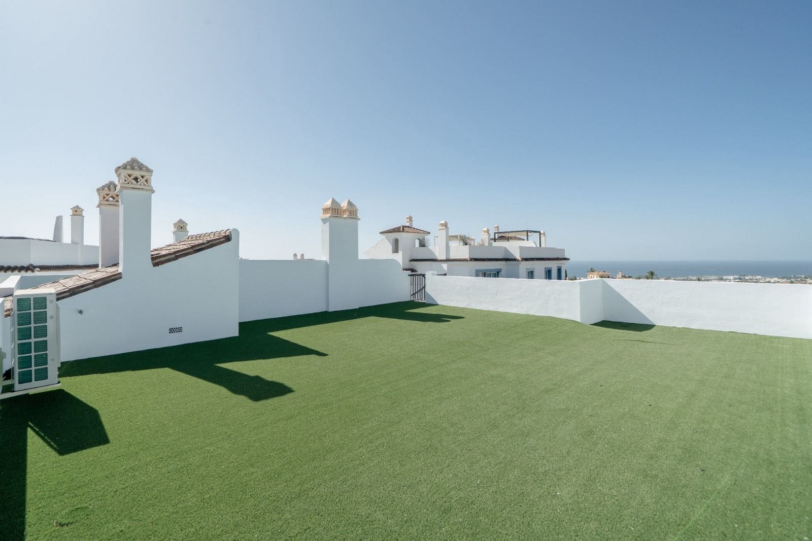 2 bedroom Penthouse for sale in Benahavis - € 685,000 (Ref: 9998376)
