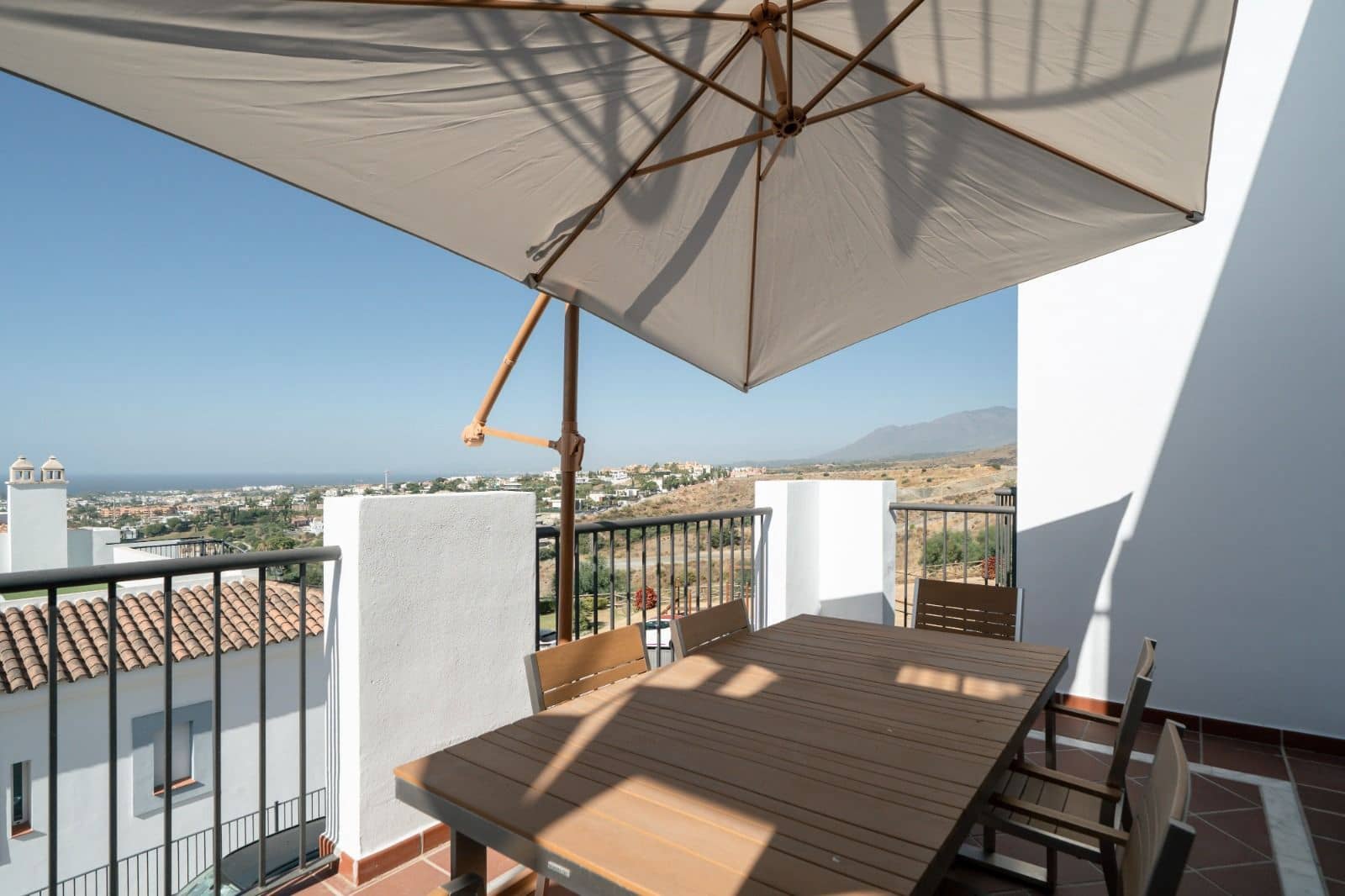 2 bedroom Penthouse for sale in Benahavis - € 685,000 (Ref: 9998376)