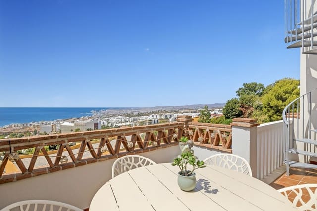 Ático de 2 habitaciones en Benalmádena en venta - 525.000 € (Ref: 9998379)