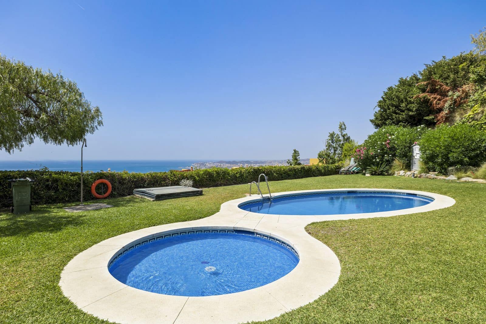 Ático de 2 habitaciones en Benalmádena en venta - 525.000 € (Ref: 9998379)