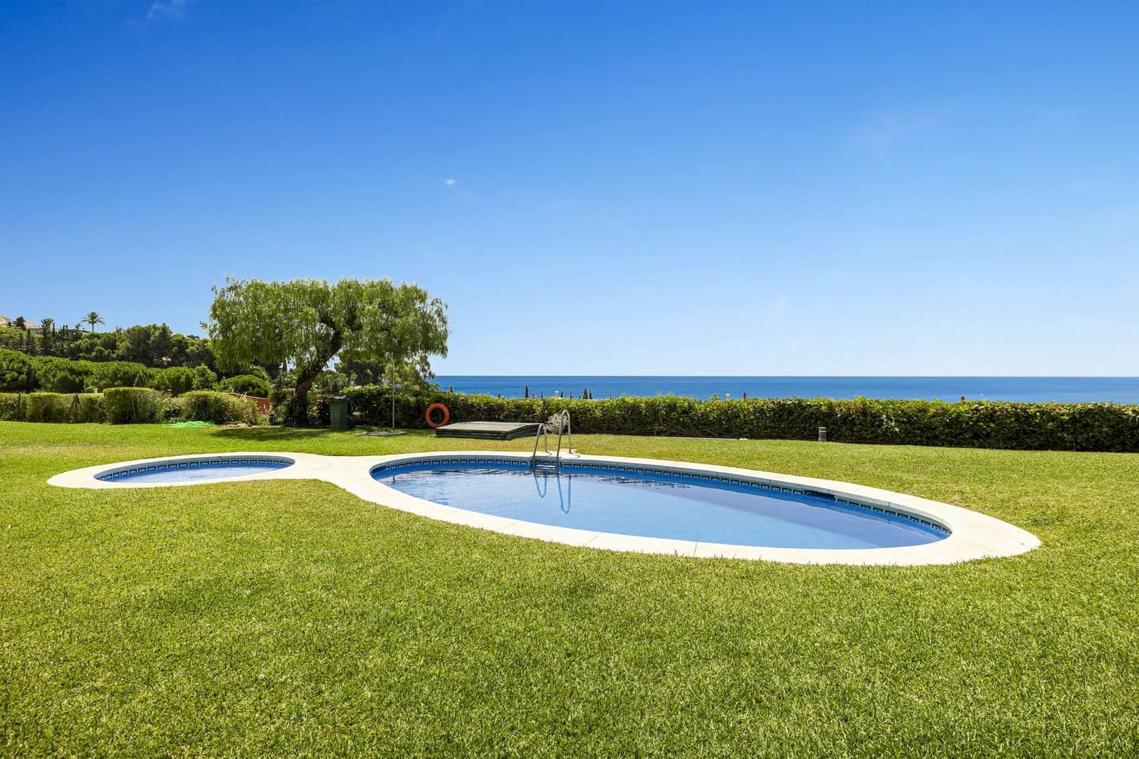 Ático de 2 habitaciones en Benalmádena en venta - 525.000 € (Ref: 9998379)