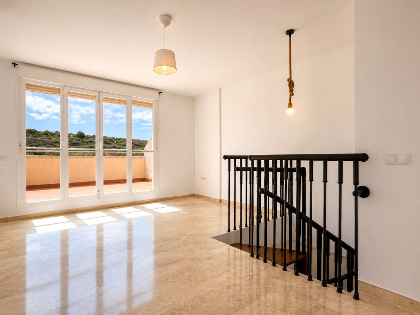 2 sovrum Takvåning till salu i La Duquesa / Puerto de la Duquesa - 298 500 € (Ref: 9998381)
