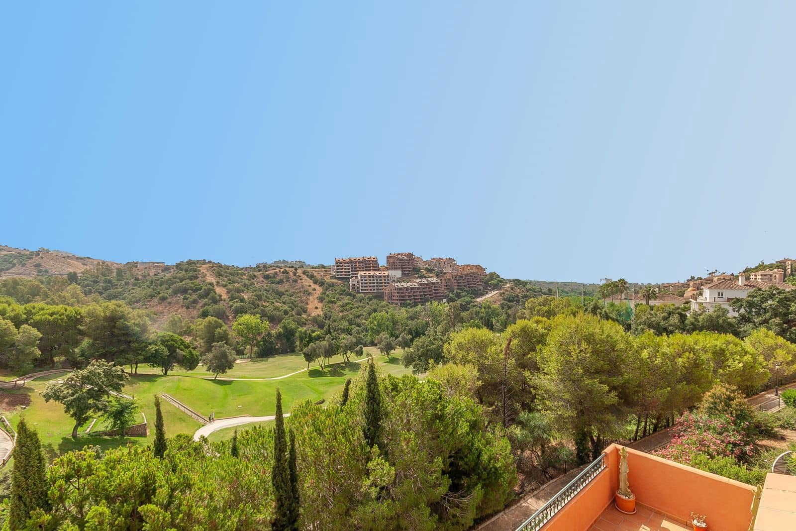 3 soverom Penthouse til salgs i Elviria - € 410 000 (Ref: 9998385)