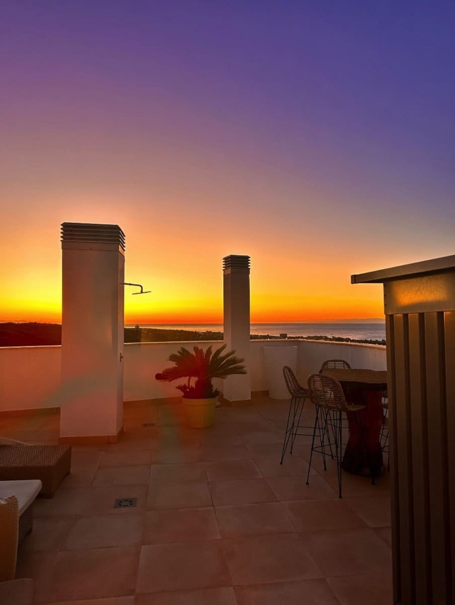 3 sypialnia Penthouse na sprzedaż w Los Monteros - 915 000 € (Ref: 9998386)