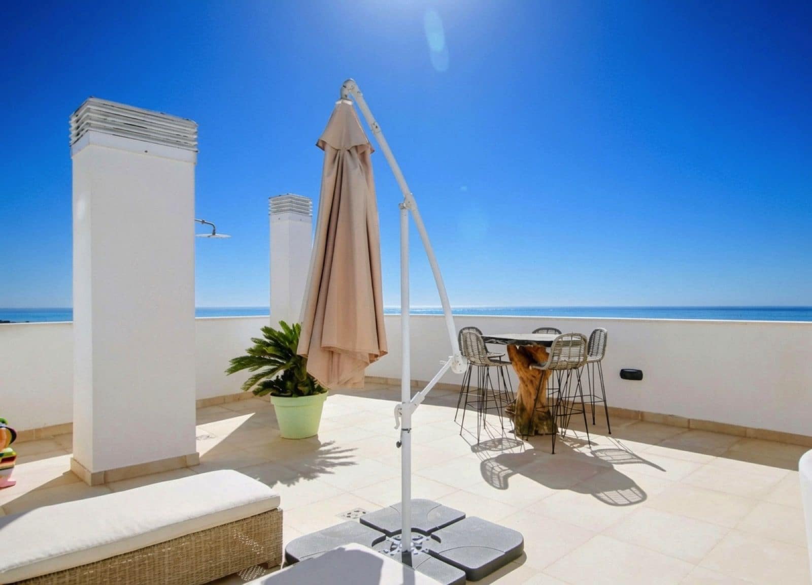 3 sypialnia Penthouse na sprzedaż w Los Monteros - 915 000 € (Ref: 9998386)