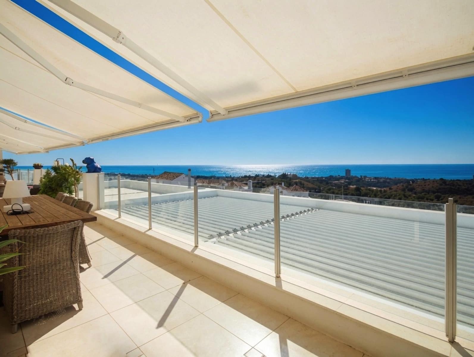 3 sypialnia Penthouse na sprzedaż w Los Monteros - 915 000 € (Ref: 9998386)