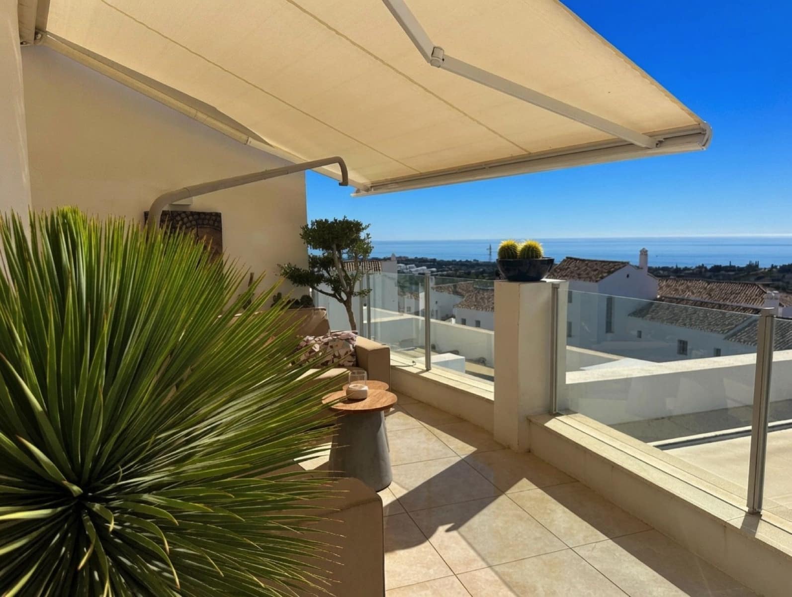 3 sypialnia Penthouse na sprzedaż w Los Monteros - 915 000 € (Ref: 9998386)