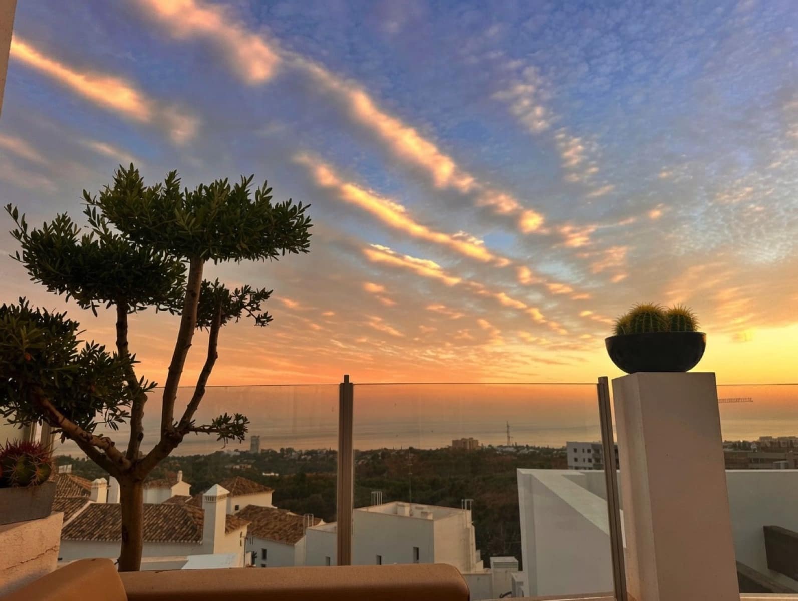 3 sypialnia Penthouse na sprzedaż w Los Monteros - 915 000 € (Ref: 9998386)