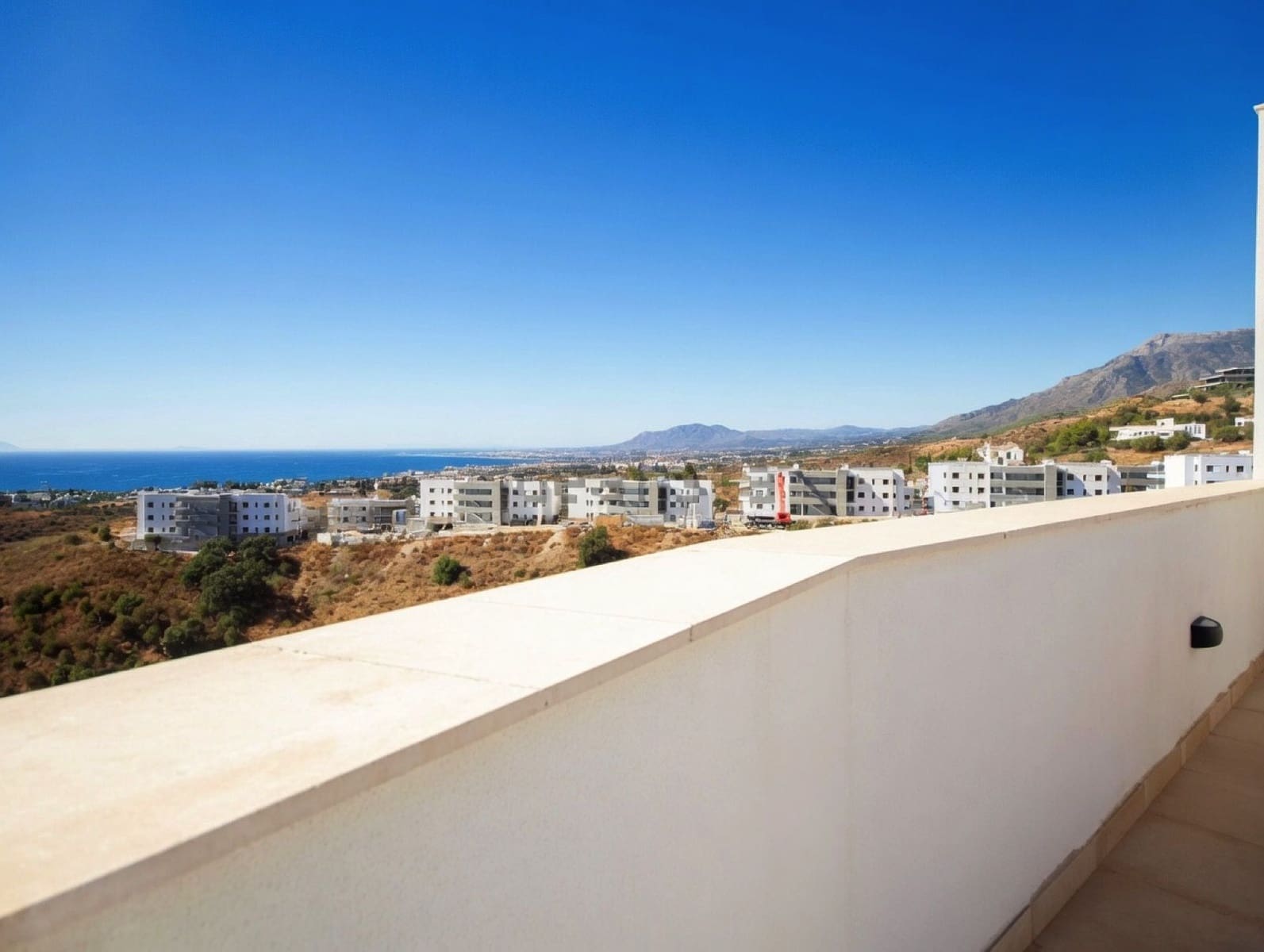 3 sypialnia Penthouse na sprzedaż w Los Monteros - 915 000 € (Ref: 9998386)