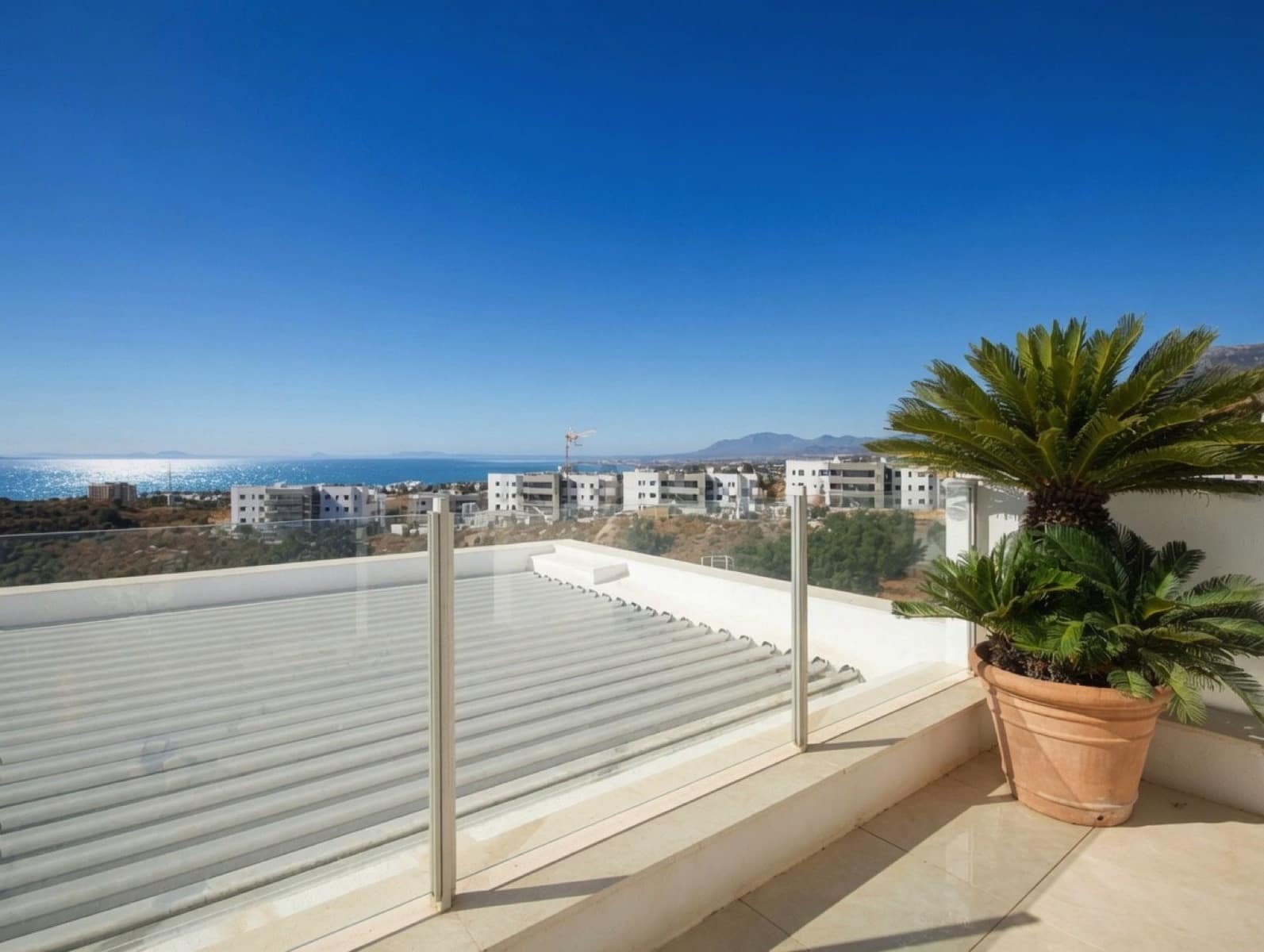 3 sypialnia Penthouse na sprzedaż w Los Monteros - 915 000 € (Ref: 9998386)