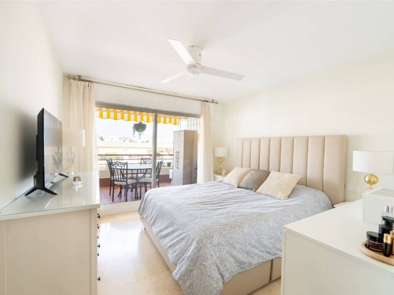 2 bedroom Apartment for sale in Guadalmina - € 482,000 (Ref: 9998389)