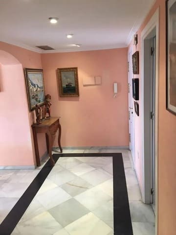 3 bedroom Penthouse for sale in Nueva Andalucia, Marbella - € 650,000 (Ref: 9998390)