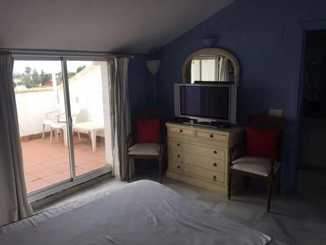 3 bedroom Penthouse for sale in Nueva Andalucia, Marbella - € 650,000 (Ref: 9998390)
