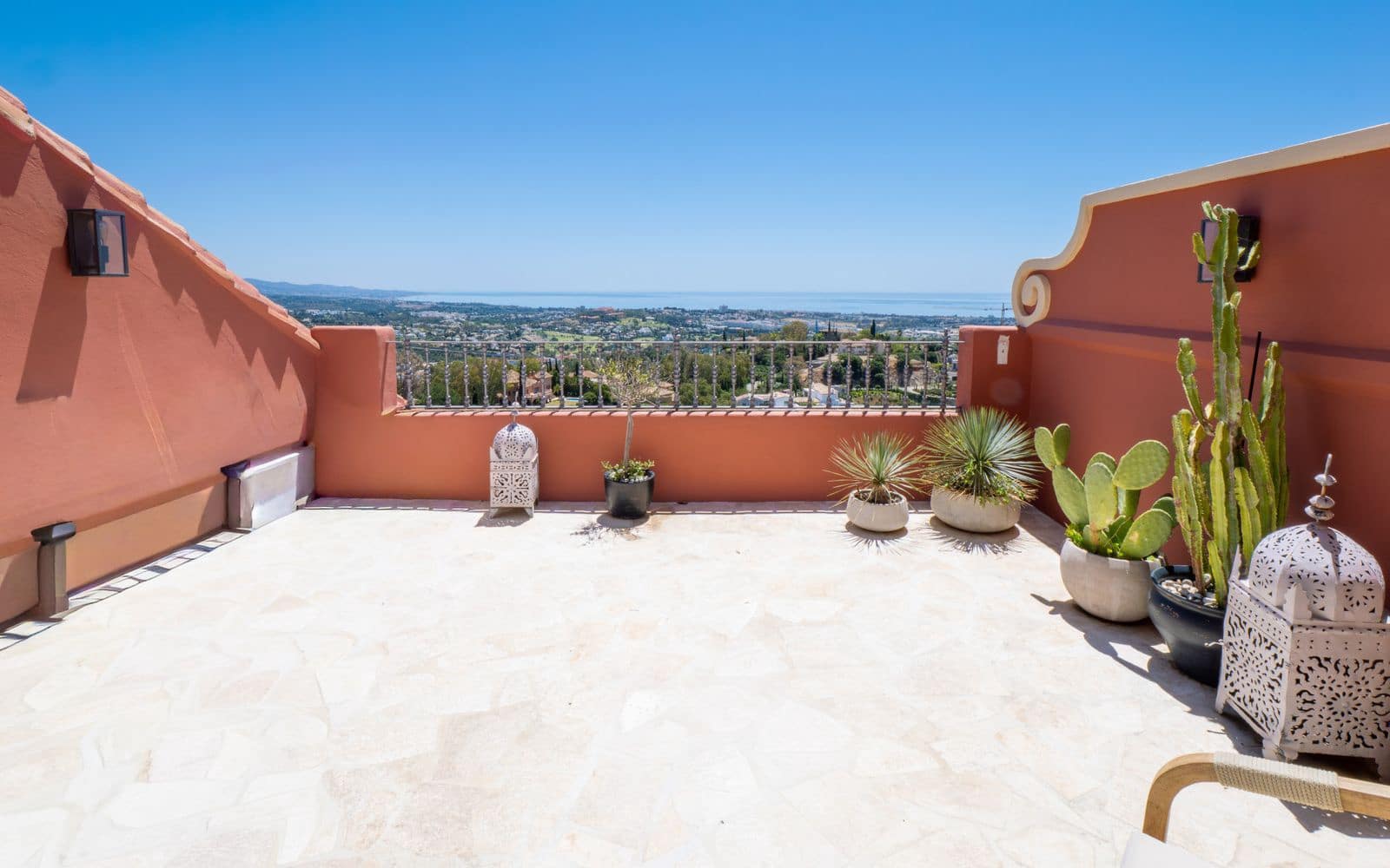 3 bedroom Penthouse for sale in Benahavis - € 2,300,000 (Ref: 9998394)