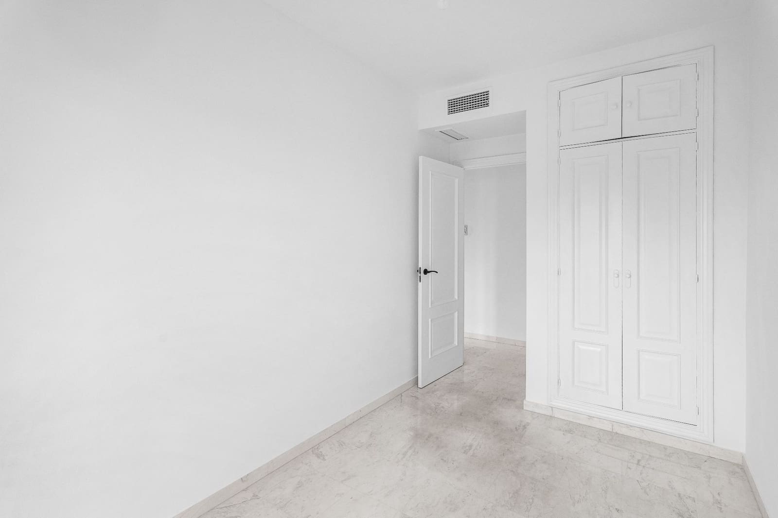 2 sypialnia Penthouse na sprzedaż w Benalmadena z basenem garażem - 270 000 € (Ref: 8838301)