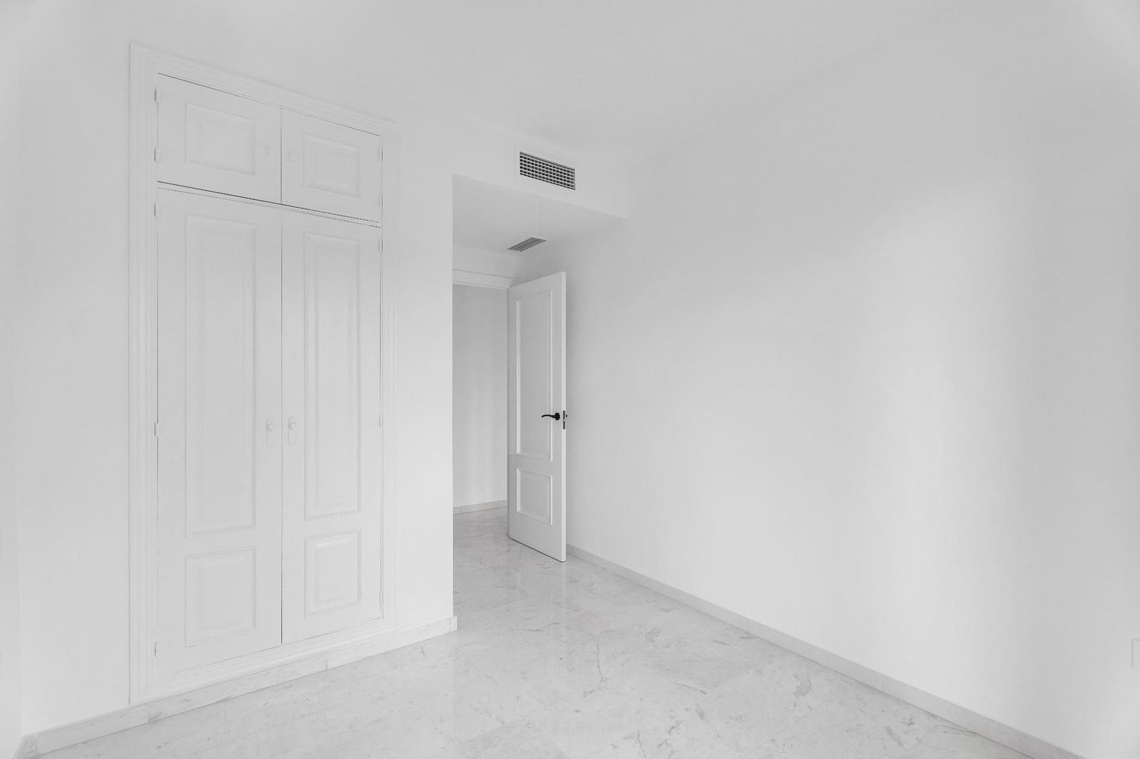 2 sypialnia Penthouse na sprzedaż w Benalmadena z basenem garażem - 270 000 € (Ref: 8838301)