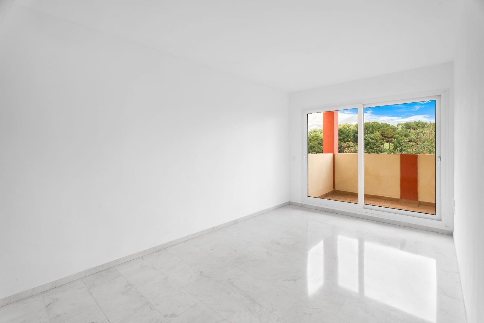 2 sypialnia Penthouse na sprzedaż w Benalmadena z basenem garażem - 270 000 € (Ref: 8838301)