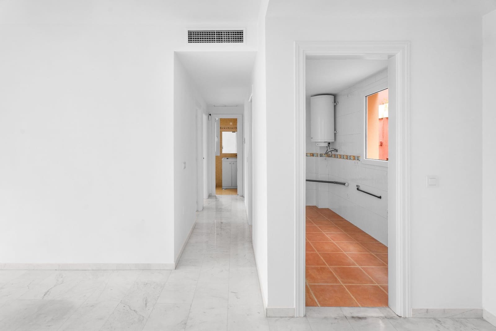 2 sypialnia Penthouse na sprzedaż w Benalmadena z basenem garażem - 270 000 € (Ref: 8838301)