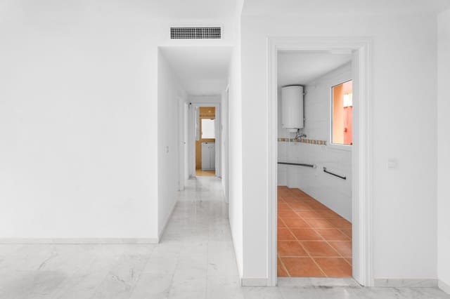 2 soverom Penthouse til salgs i Zona Centro Comercial Torrequebrada, Benalmádena med svømmebasseng garasje - € 270 000 (Ref: 8838301)