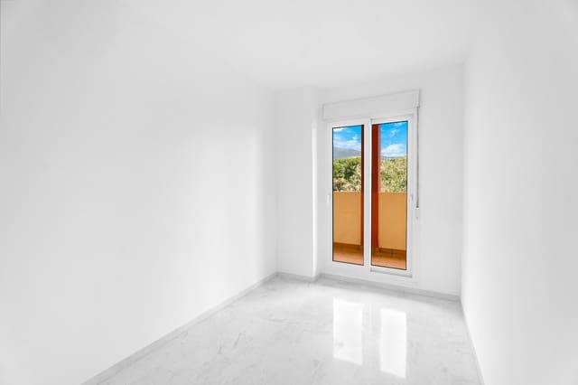 2 soverom Penthouse til salgs i Zona Centro Comercial Torrequebrada, Benalmádena med svømmebasseng garasje - € 270 000 (Ref: 8838301)