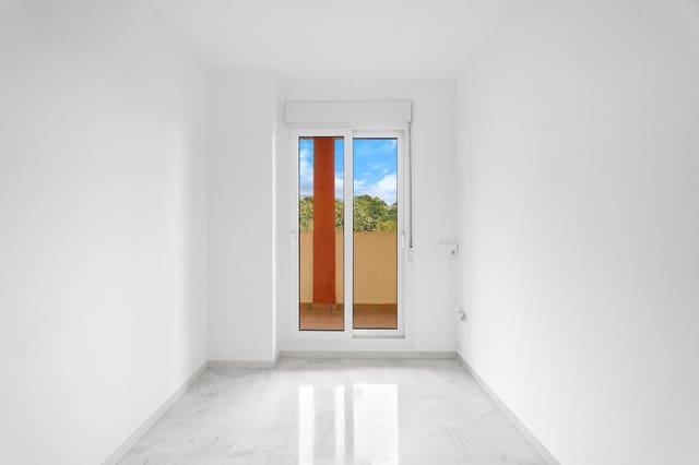 2 soverom Penthouse til salgs i Zona Centro Comercial Torrequebrada, Benalmádena med svømmebasseng garasje - € 270 000 (Ref: 8838301)