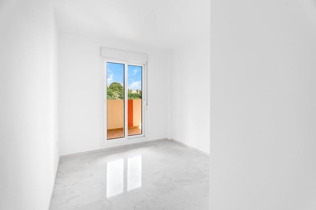 2 soverom Penthouse til salgs i Zona Centro Comercial Torrequebrada, Benalmádena med svømmebasseng garasje - € 270 000 (Ref: 8838301)