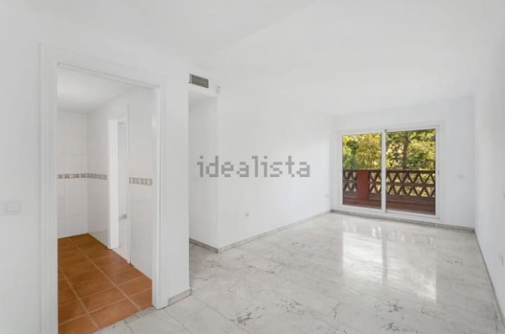 2 soveværelse Lejlighed til salg i Benalmadena med swimmingpool garage - € 250.000 (Ref: 8838303)