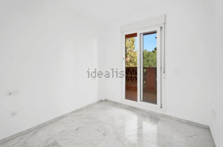 2 soveværelse Lejlighed til salg i Benalmadena med swimmingpool garage - € 250.000 (Ref: 8838303)