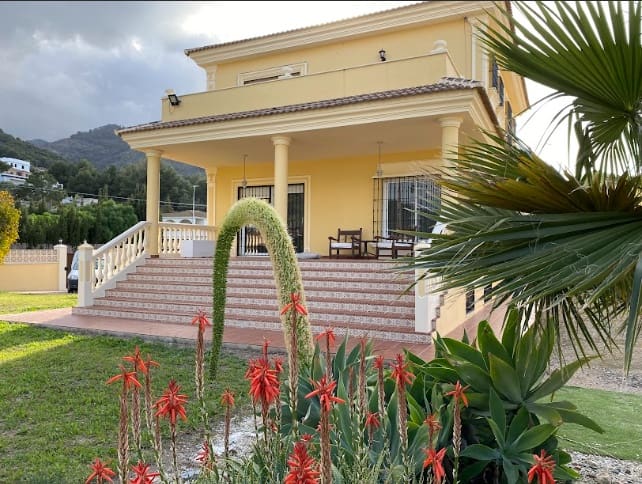 4 soveværelse Villa til salg i Alhaurin de la Torre med swimmingpool garage - € 830.000 (Ref: 8840747)