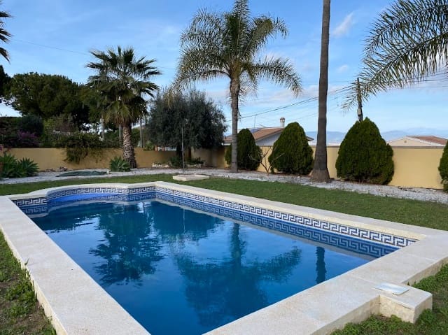 4 soveværelse Villa til salg i Alhaurin de la Torre med swimmingpool garage - € 830.000 (Ref: 8840747)