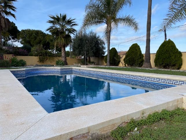 4 soveværelse Villa til salg i Alhaurin de la Torre med swimmingpool garage - € 830.000 (Ref: 8840747)