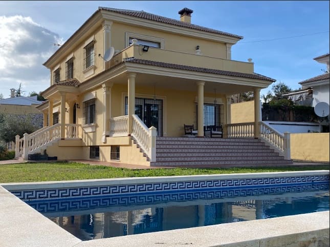 4 soveværelse Villa til salg i Alhaurin de la Torre med swimmingpool garage - € 830.000 (Ref: 8840747)