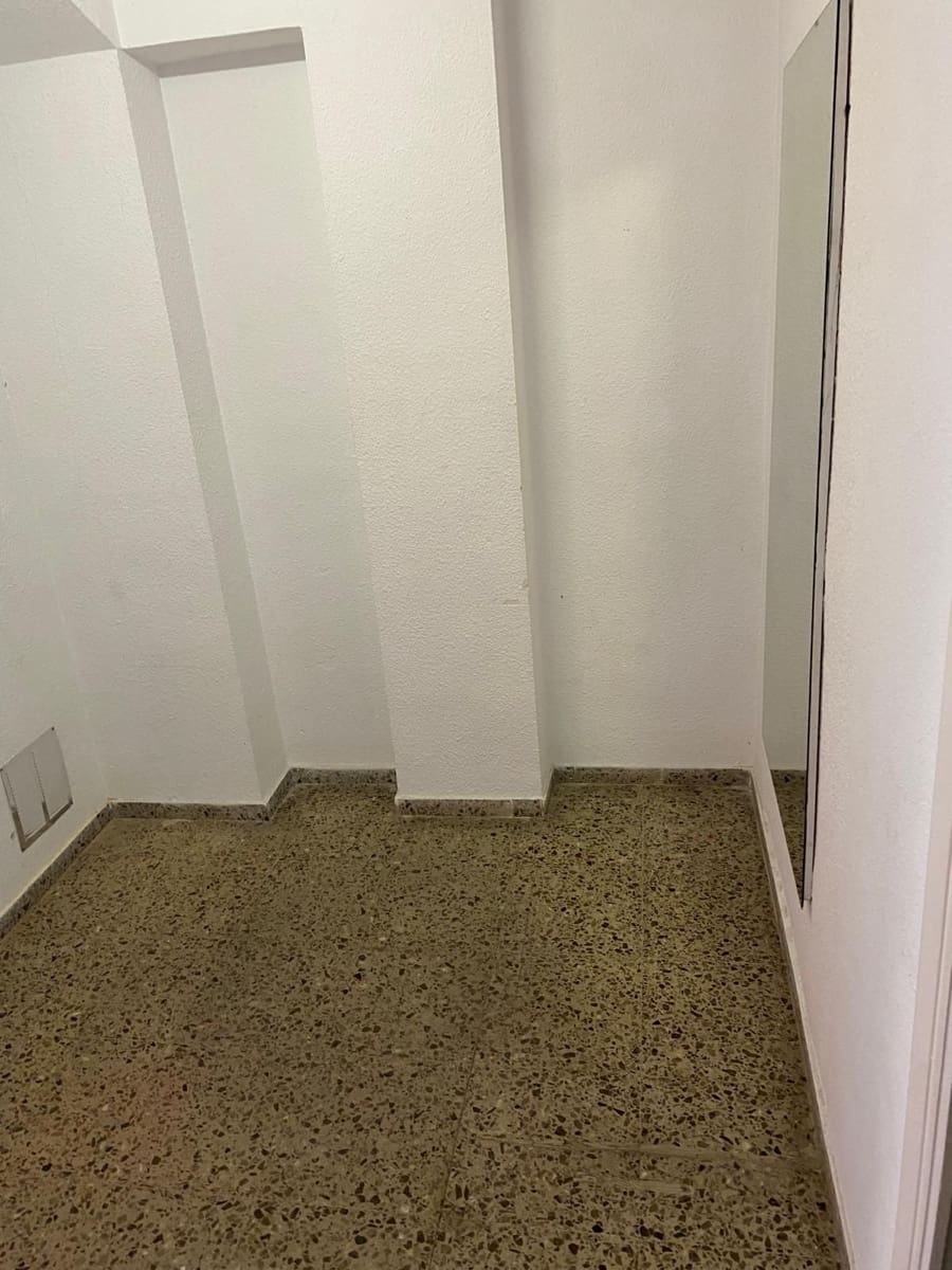 Commercial for sale in Benicarlo - € 350,000 (Ref: 8889093)