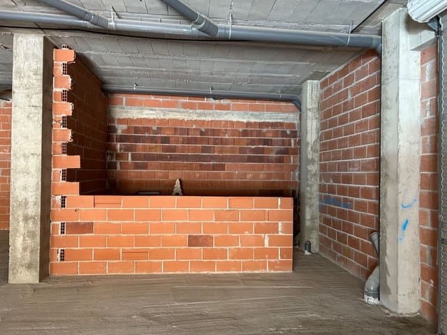 Commercial for sale in Vinaròs - € 300,000 (Ref: 9002886)