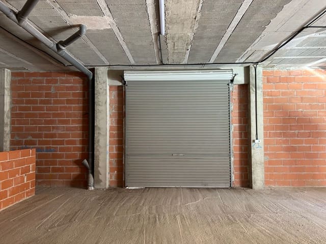 Commercial for sale in Vinaròs - € 300,000 (Ref: 9002886)