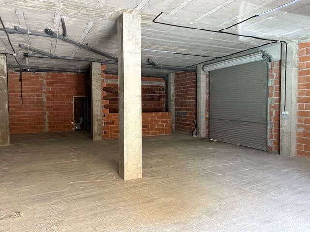 Commercial for sale in Vinaròs - € 300,000 (Ref: 9002886)